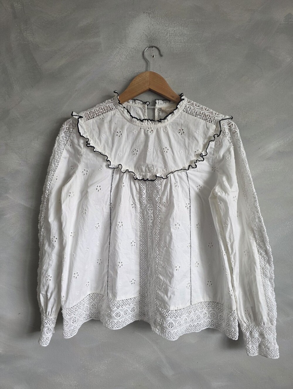 Sézane Katalina Eyelet Lace Ruffle Blouse White Black Trim Size 38 US 6